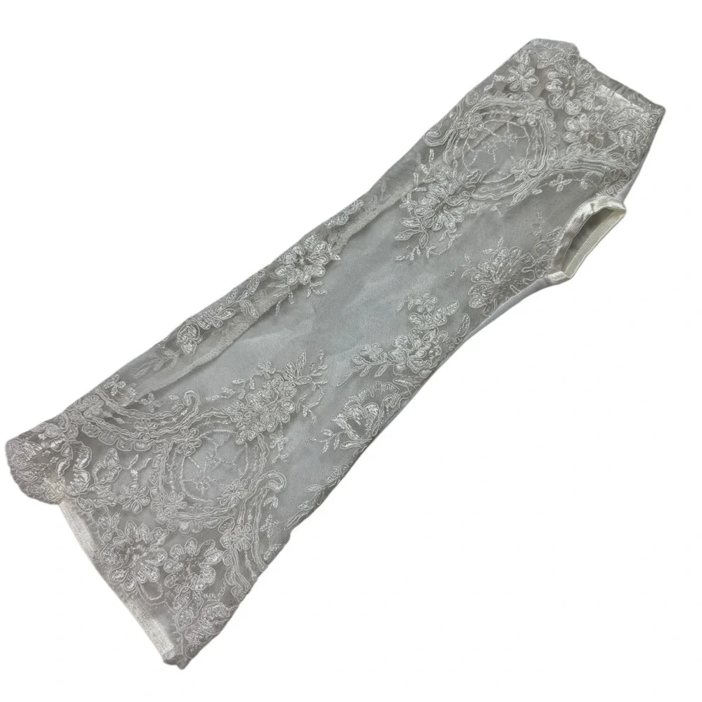 Plus size Ivory lace thumb glove
